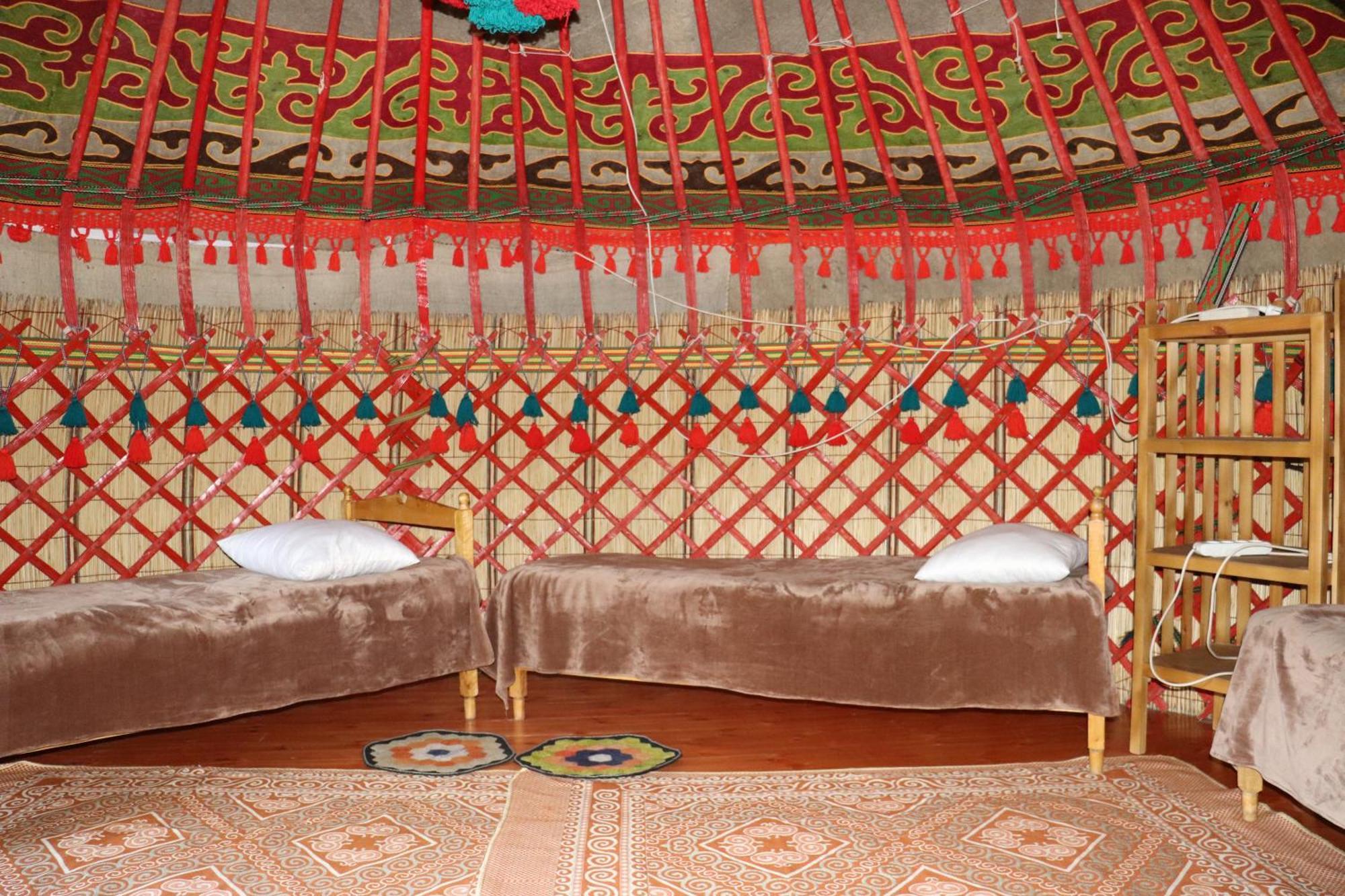 Happy Nomads Yurts & Hostel Каракол Екстериор снимка