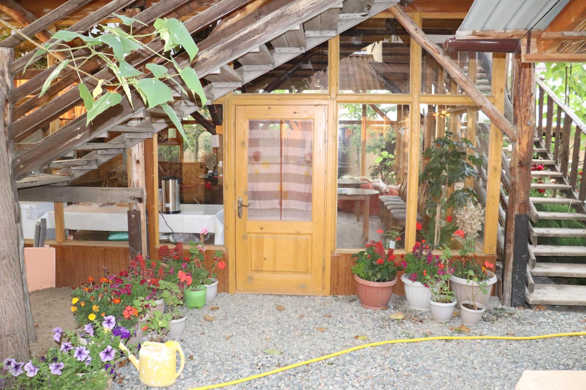 Happy Nomads Yurts & Hostel Каракол Екстериор снимка