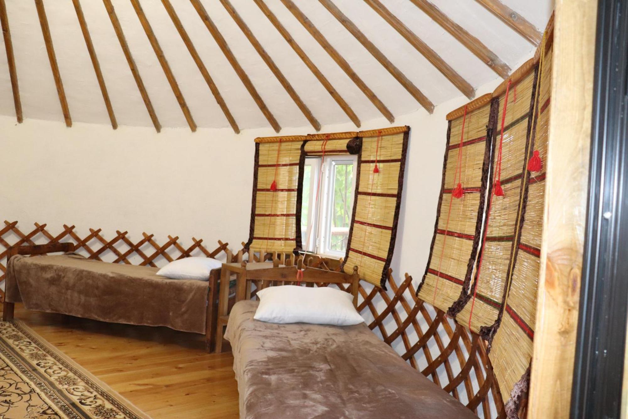 Happy Nomads Yurts & Hostel Каракол Екстериор снимка