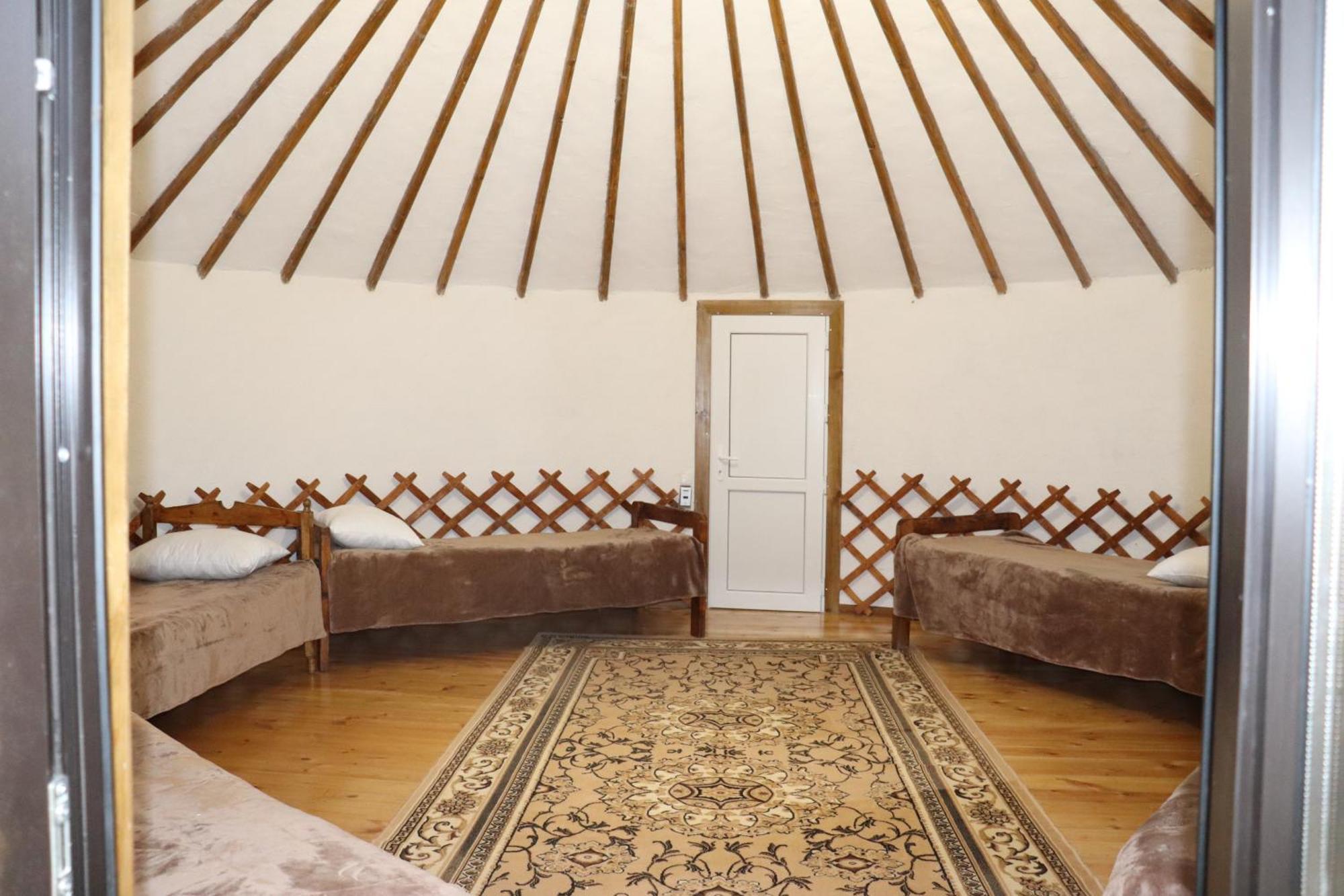 Happy Nomads Yurts & Hostel Каракол Екстериор снимка