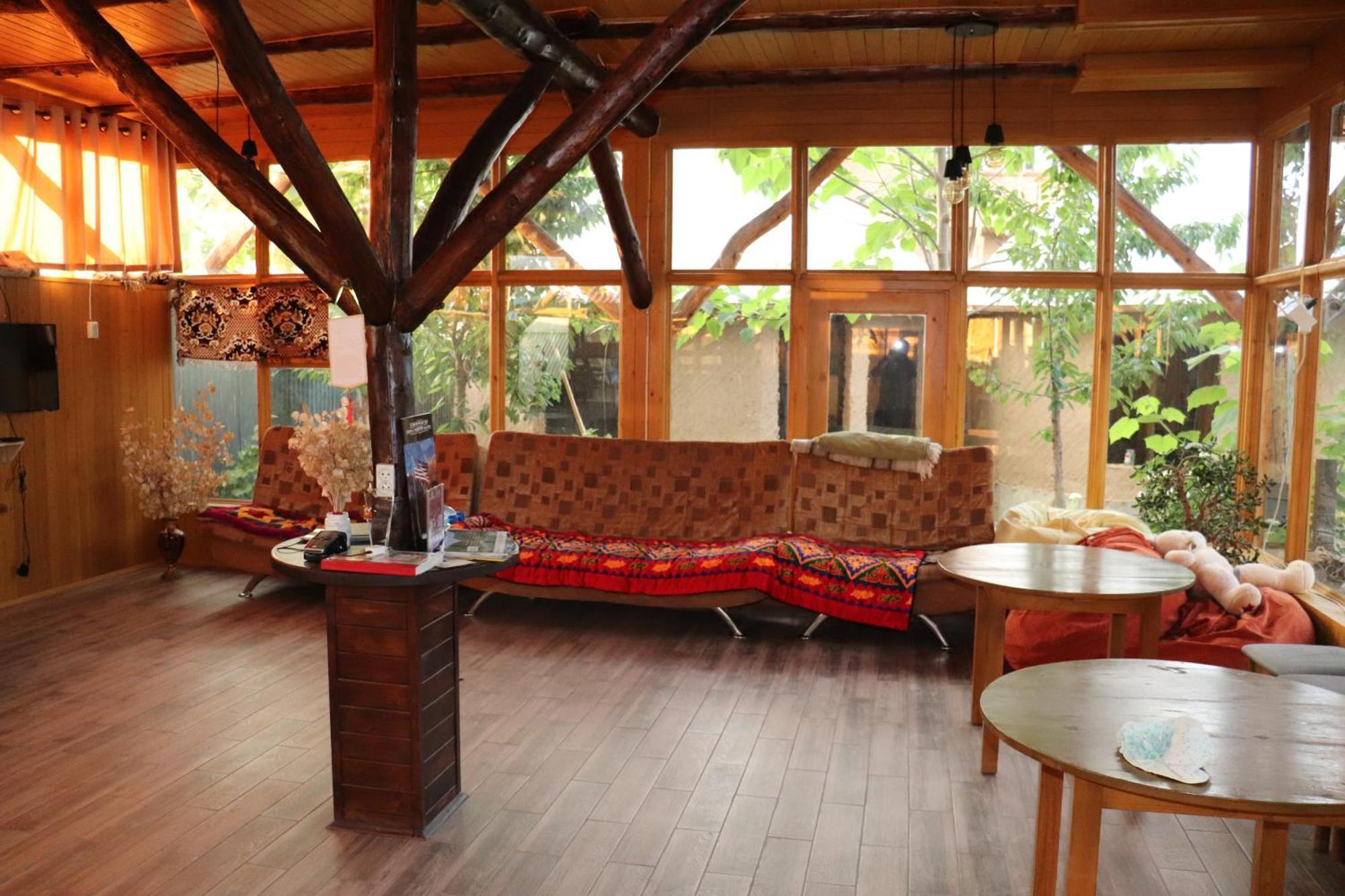 Happy Nomads Yurts & Hostel Каракол Екстериор снимка
