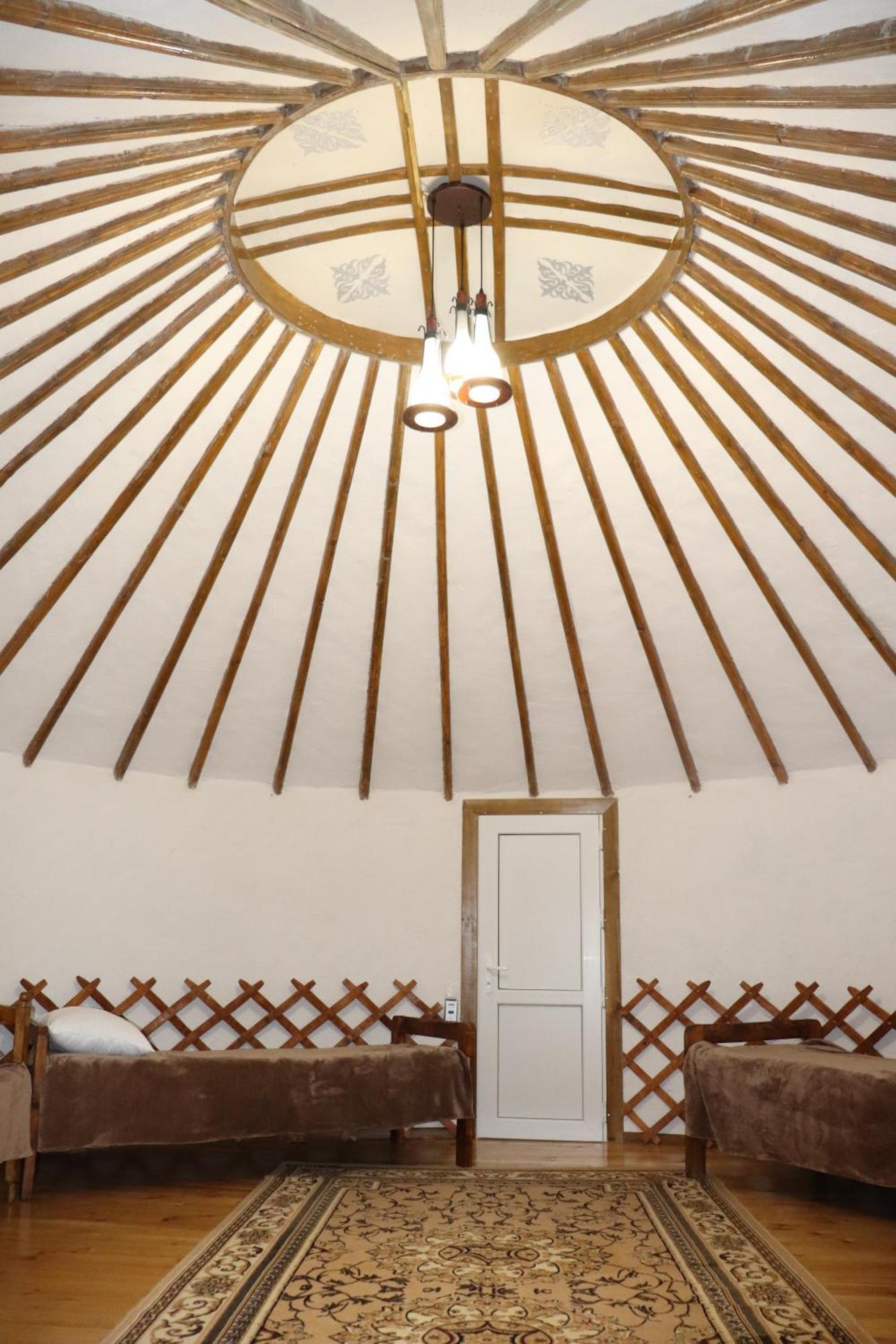 Happy Nomads Yurts & Hostel Каракол Екстериор снимка