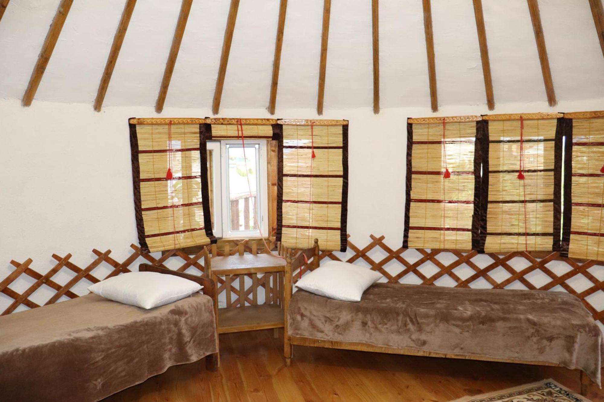 Happy Nomads Yurts & Hostel Каракол Екстериор снимка
