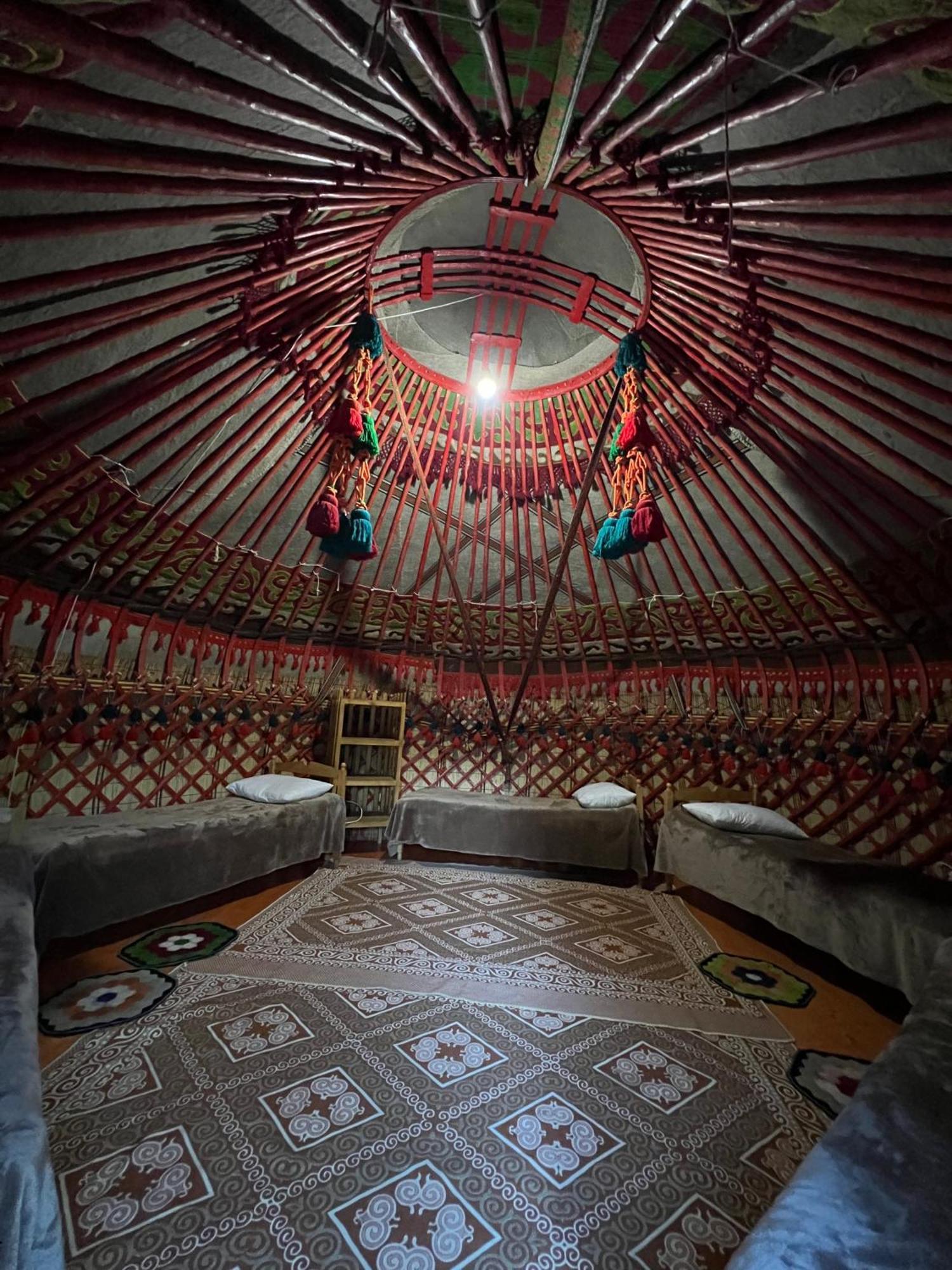 Happy Nomads Yurts & Hostel Каракол Екстериор снимка