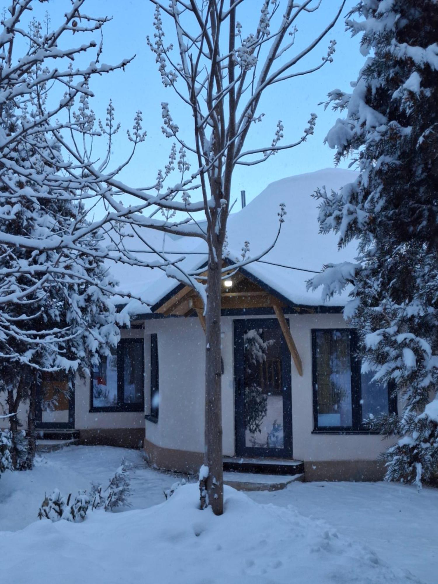 Happy Nomads Yurts & Hostel Каракол Екстериор снимка