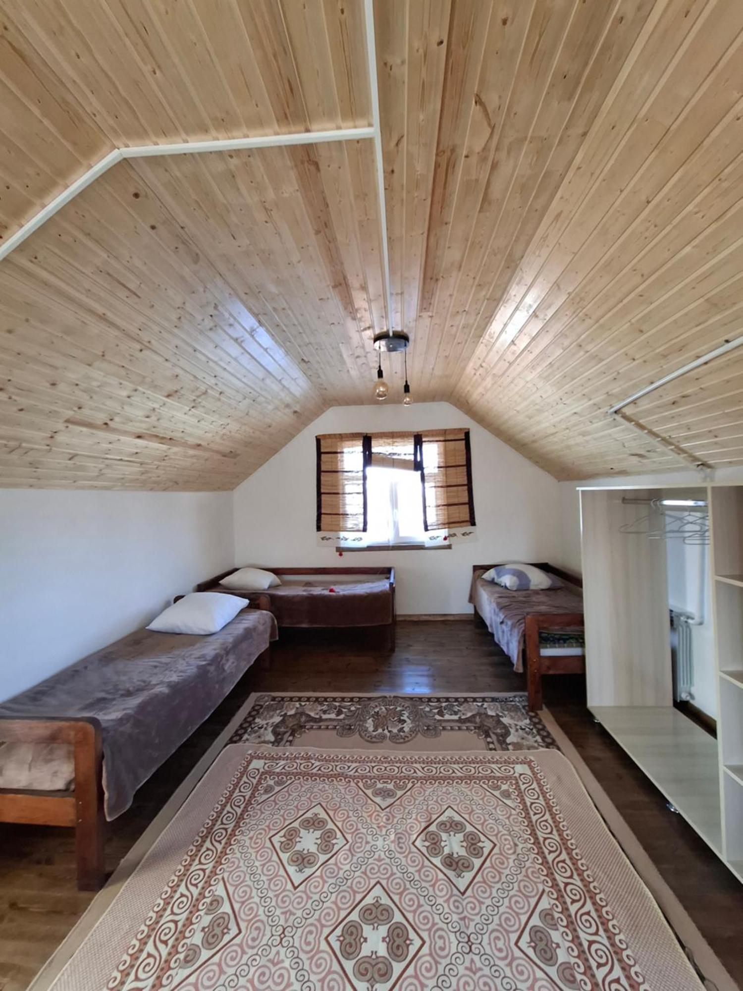 Happy Nomads Yurts & Hostel Каракол Екстериор снимка