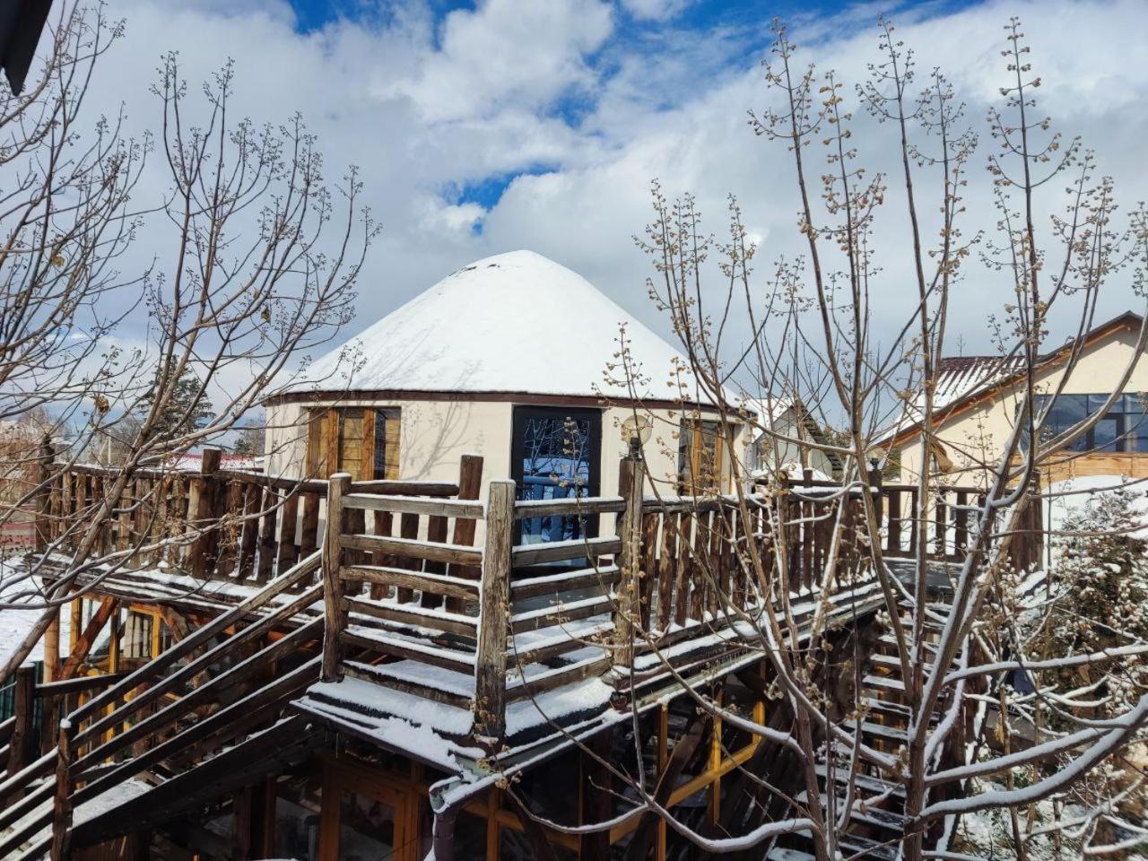 Happy Nomads Yurts & Hostel Каракол Екстериор снимка