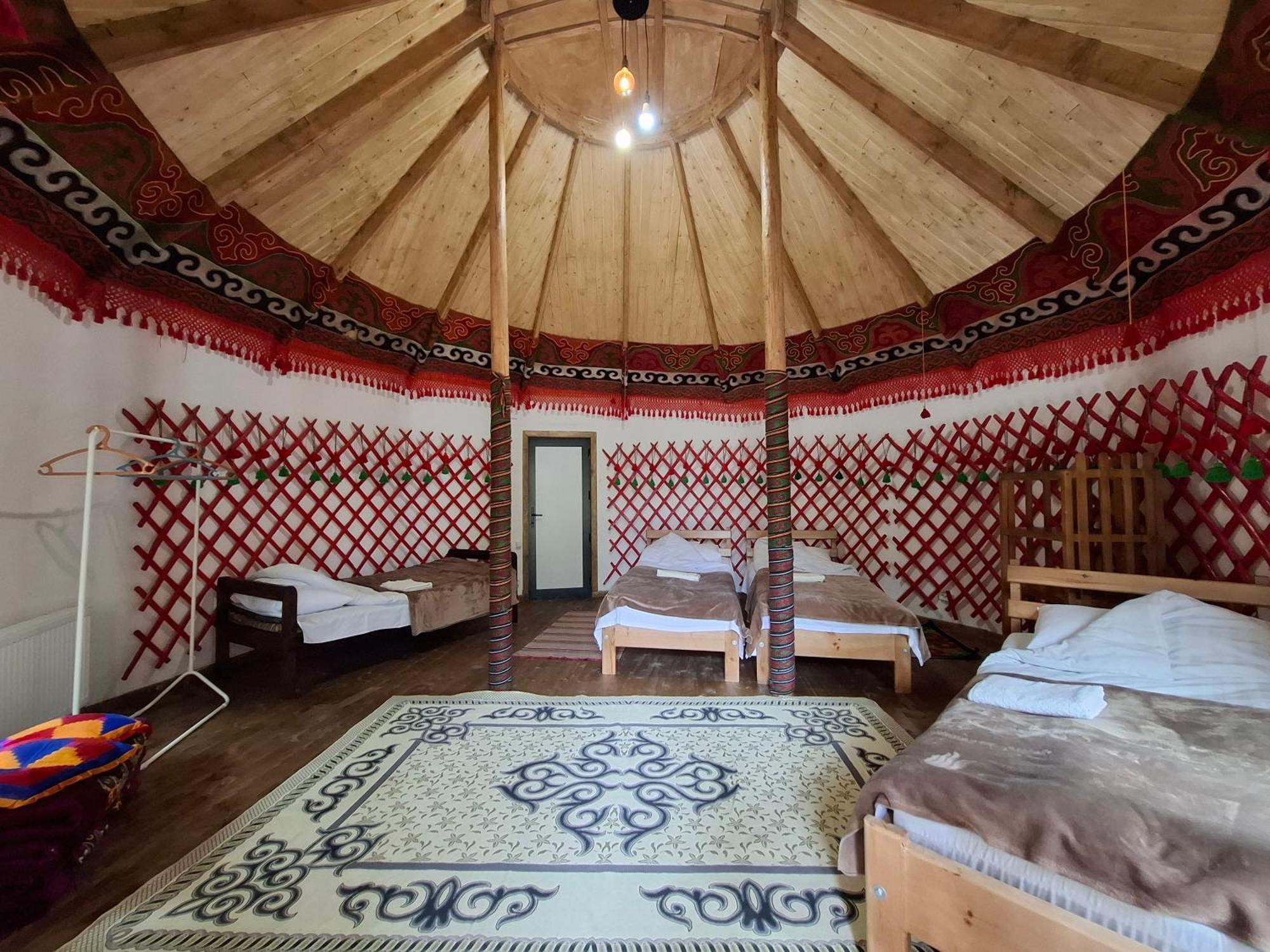 Happy Nomads Yurts & Hostel Каракол Екстериор снимка