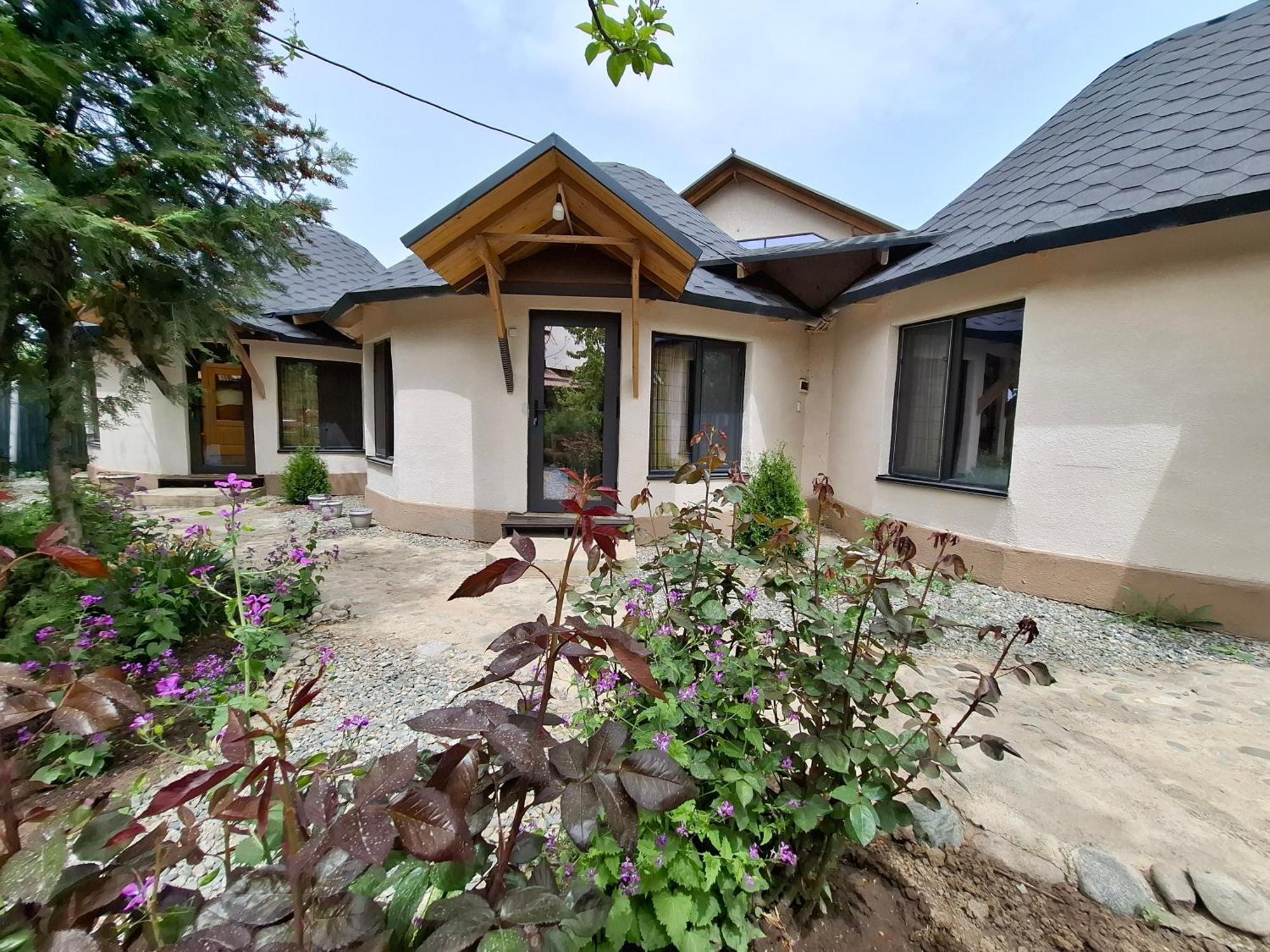 Happy Nomads Yurts & Hostel Каракол Екстериор снимка