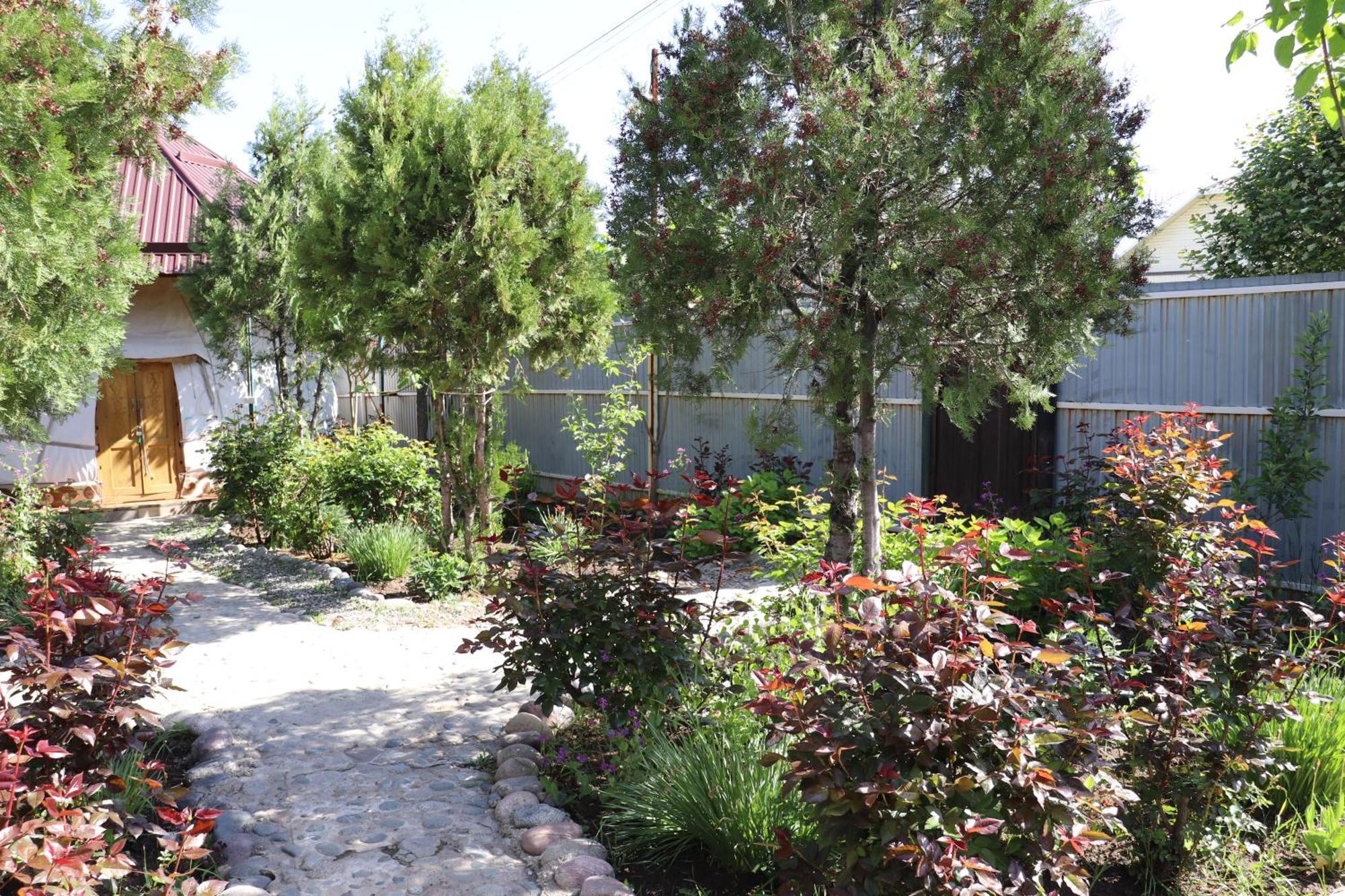 Happy Nomads Yurts & Hostel Каракол Екстериор снимка