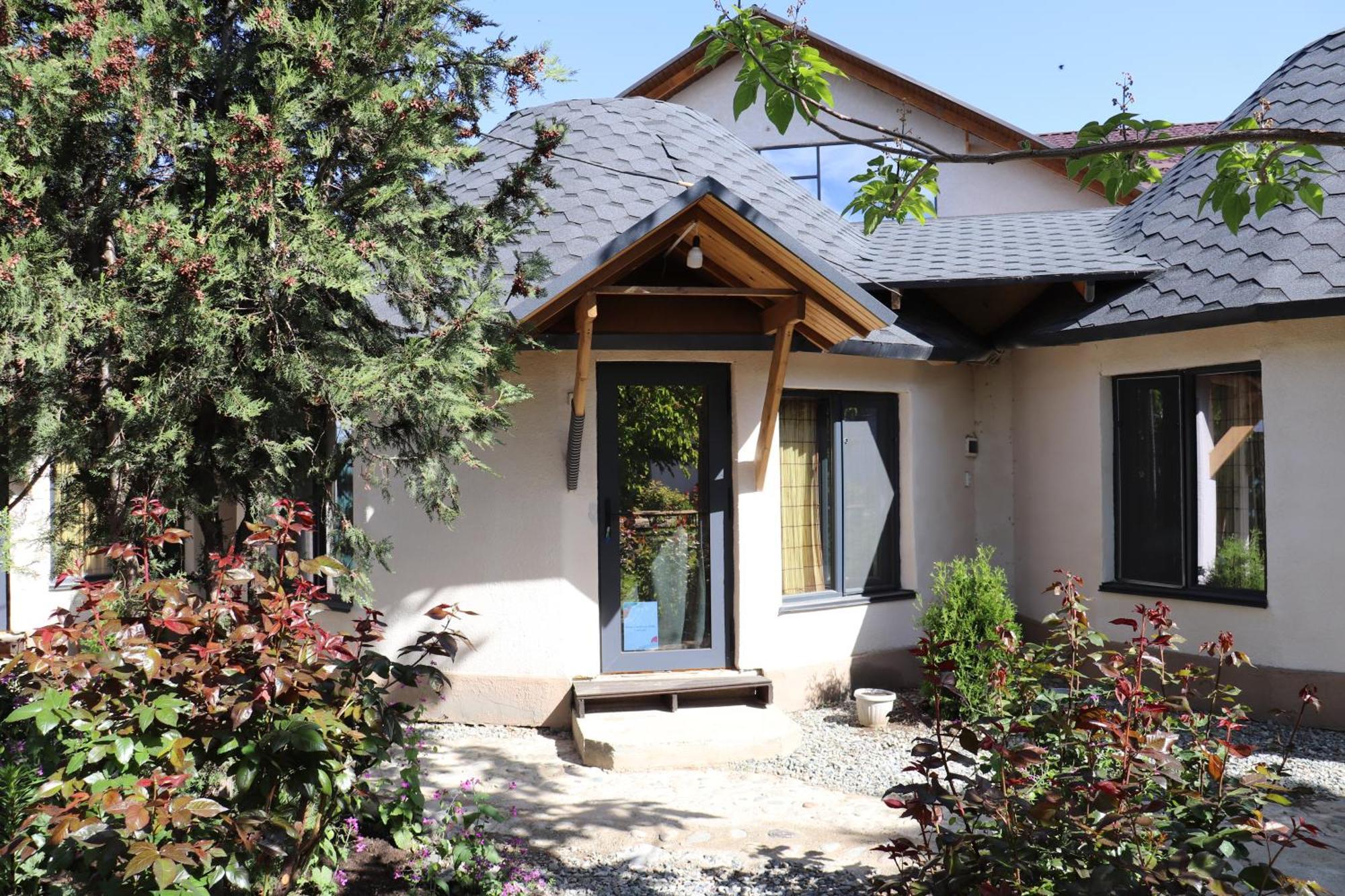 Happy Nomads Yurts & Hostel Каракол Екстериор снимка